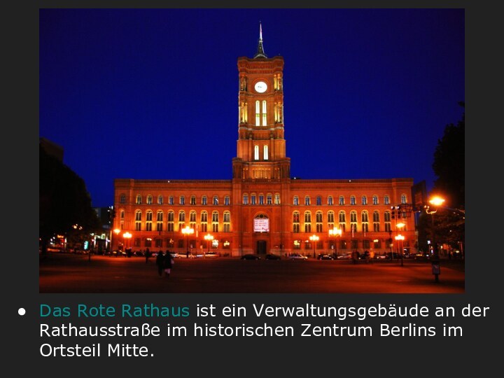 Das Rote Rathaus ist ein Verwaltungsgebäude an der Rathausstraße im historischen Zentrum