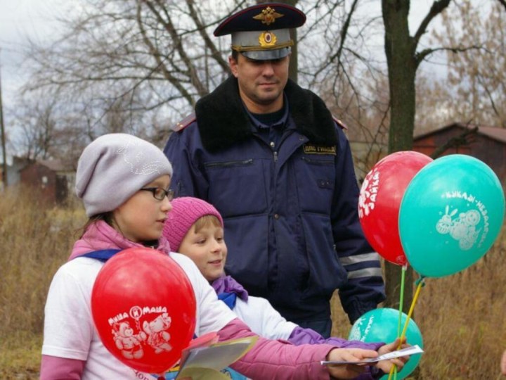 ЖЕЛАЕМ ВАМ ДОБРОЙ И БЕЗОПАСНОЙ ДОРОГИ ДЕТСТВА!