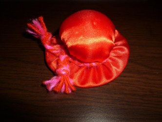 Шляпка - игольница