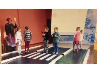 ОТКРЫТОЕ ЗАНЯТИЕ ПО ПРАВИЛАМ ДОРОЖНОГО ДВИЖЕНИЯ В СТАРШЕЙ ГРУППЕ Школа маленького пешехода материал